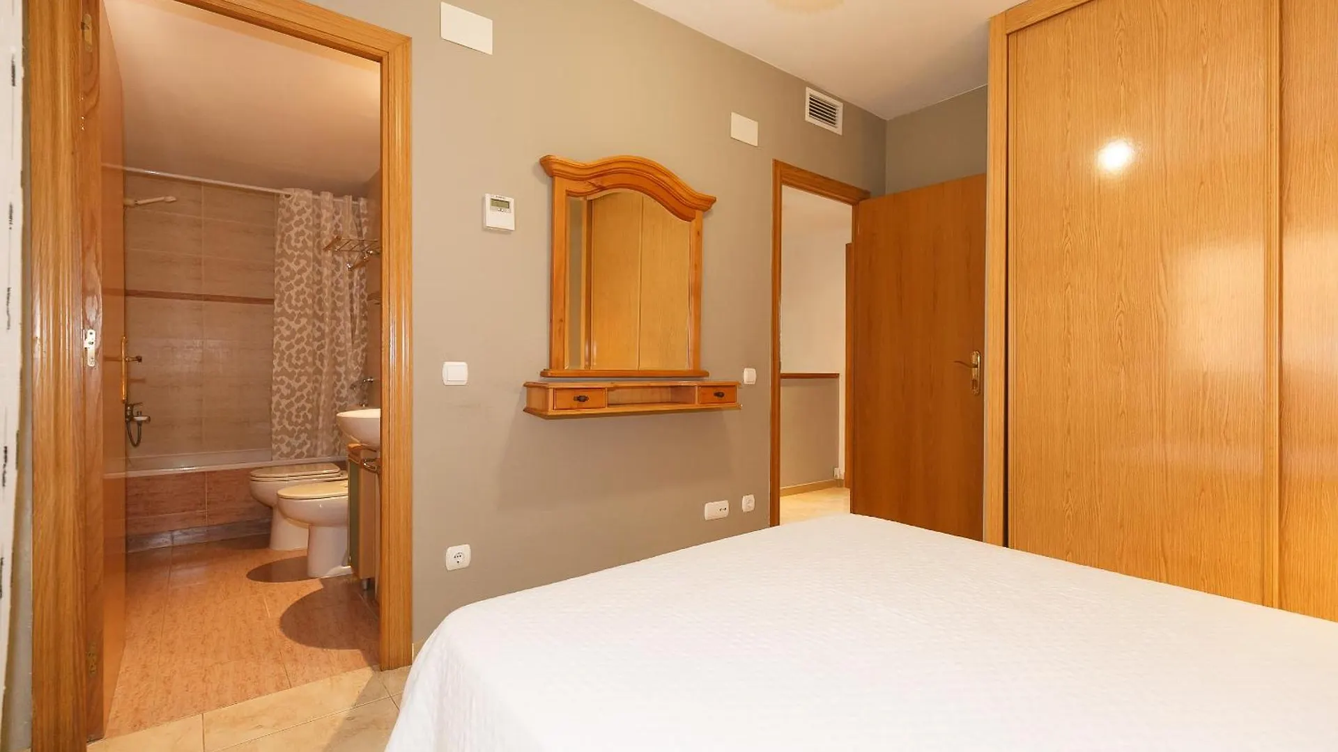 Uhc Golden Pineda Apartments La Pineda