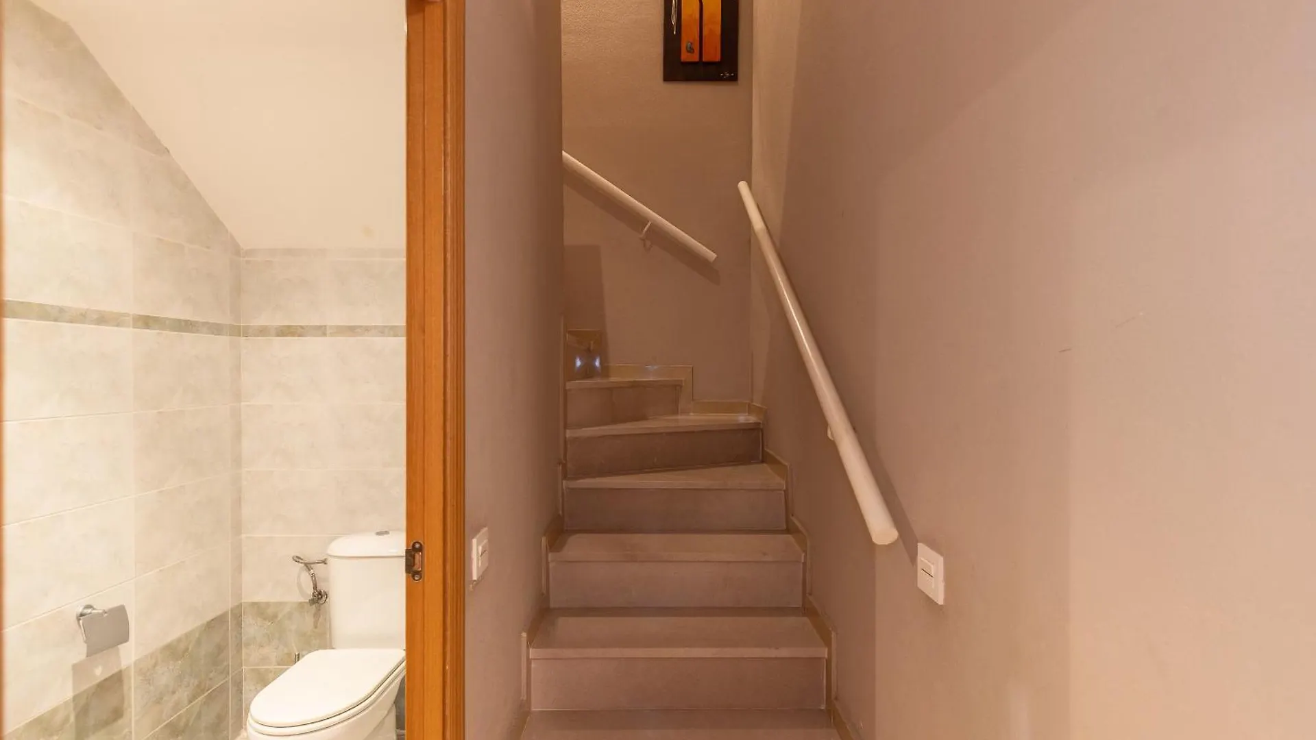 Uhc Golden Pineda Apartments La Pineda