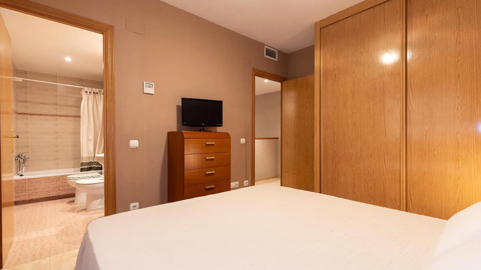 Uhc Golden Pineda Apartments La Pineda