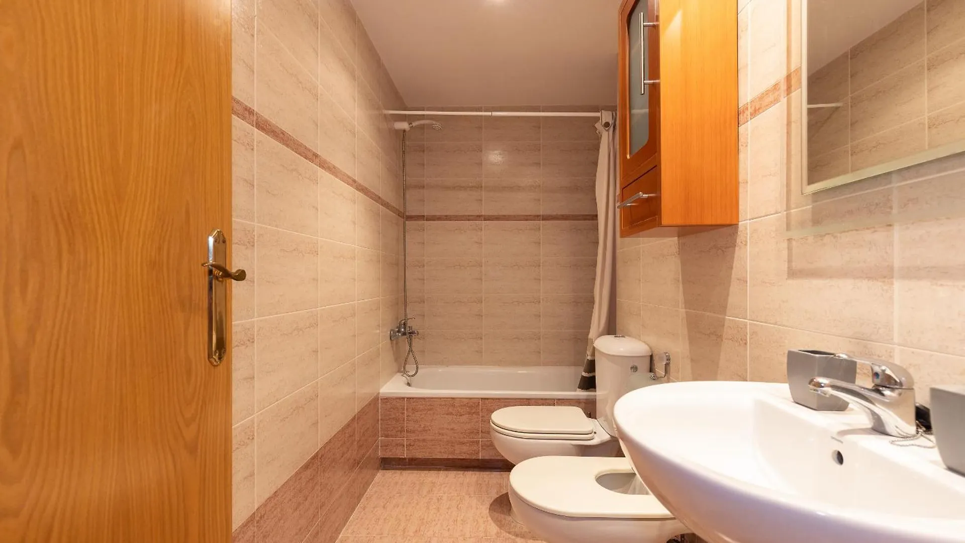 Uhc Golden Pineda Apartments La Pineda