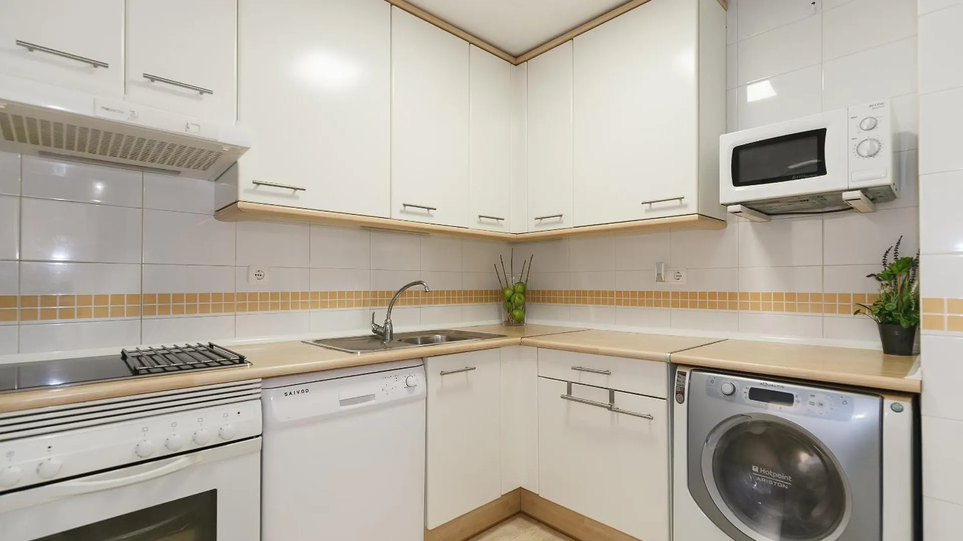 Uhc Golden Pineda Apartments La Pineda 0*,  İspanya