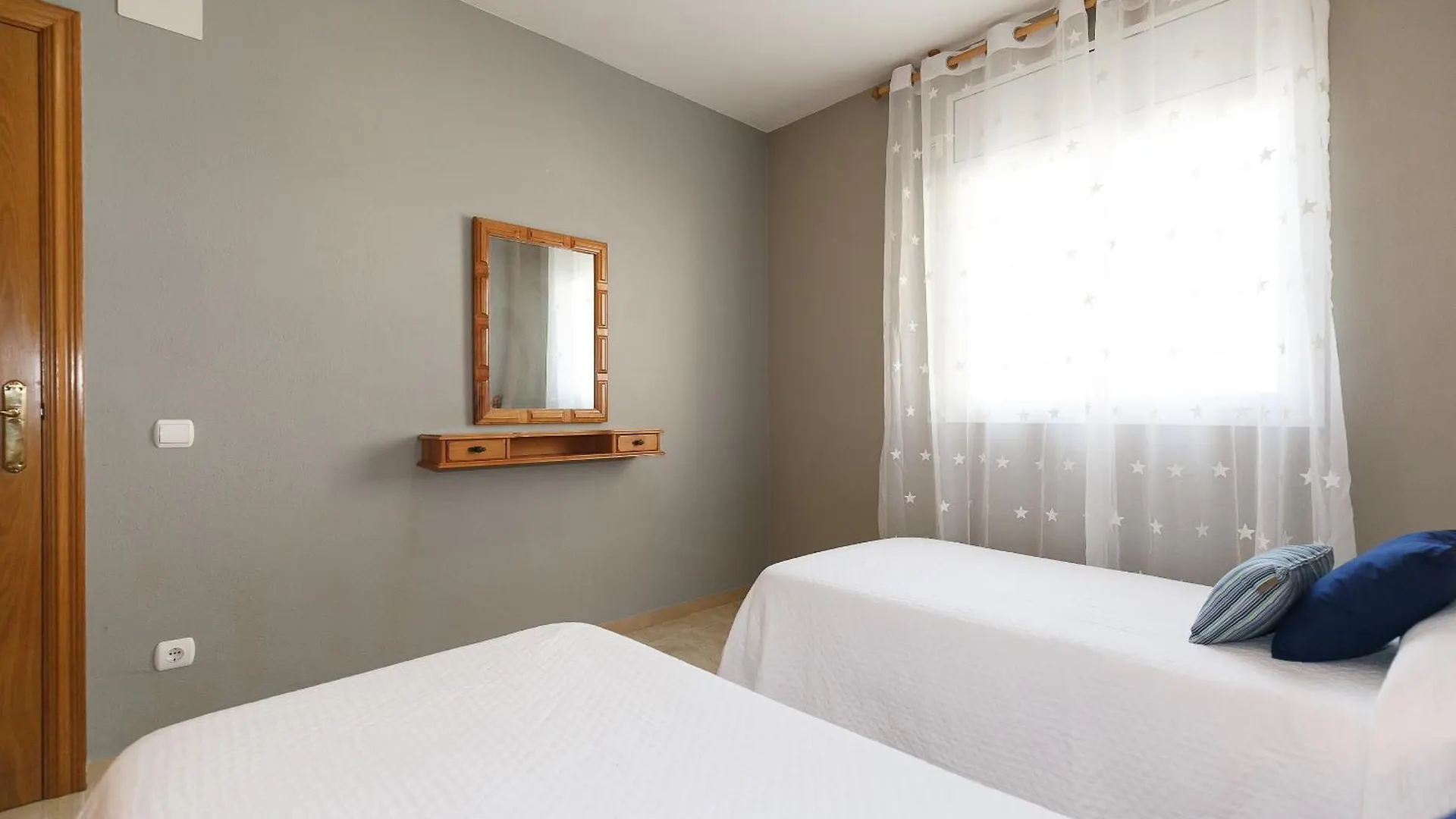 Uhc Golden Pineda Apartments La Pineda