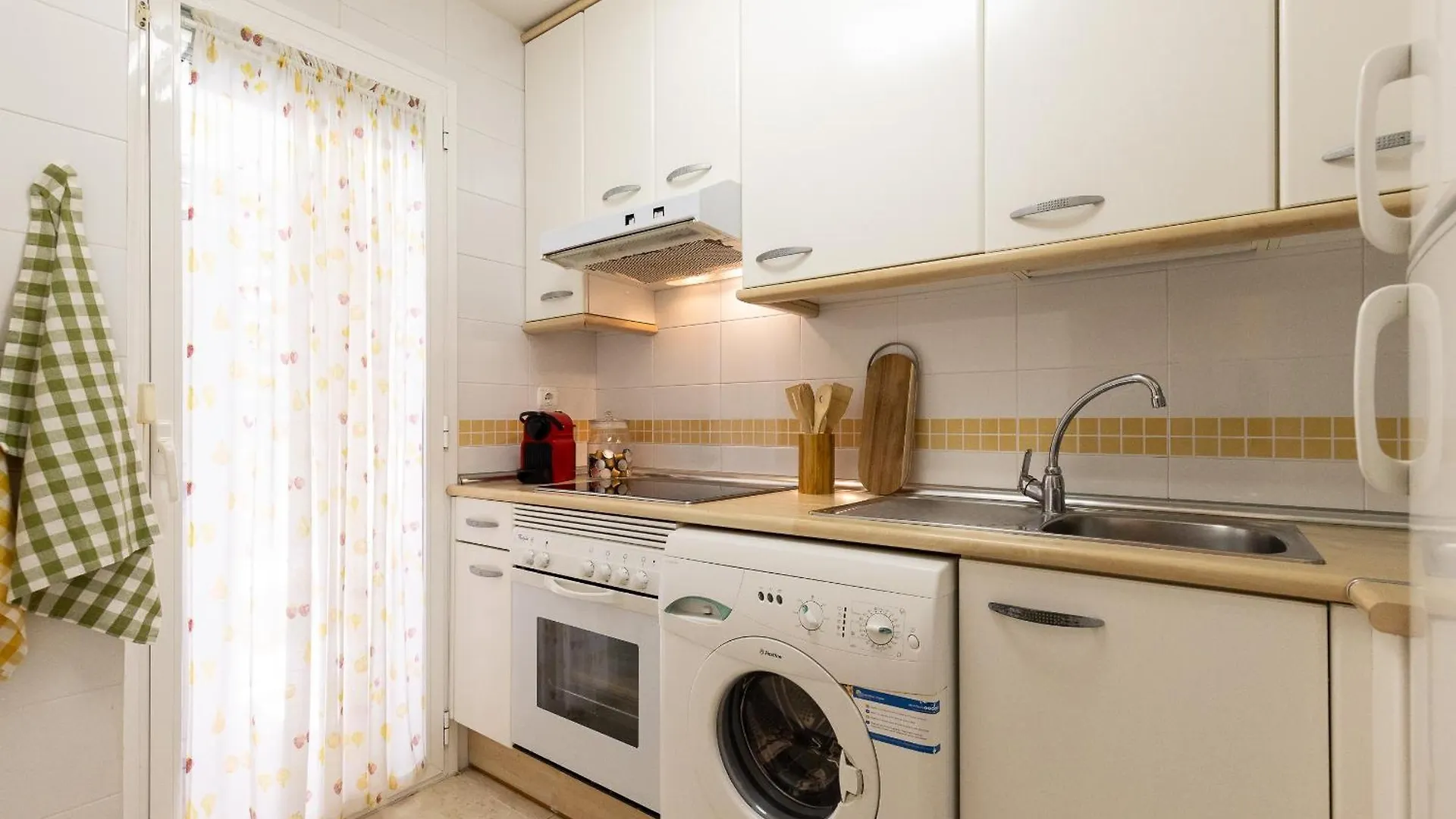 Uhc Golden Pineda Apartments La Pineda