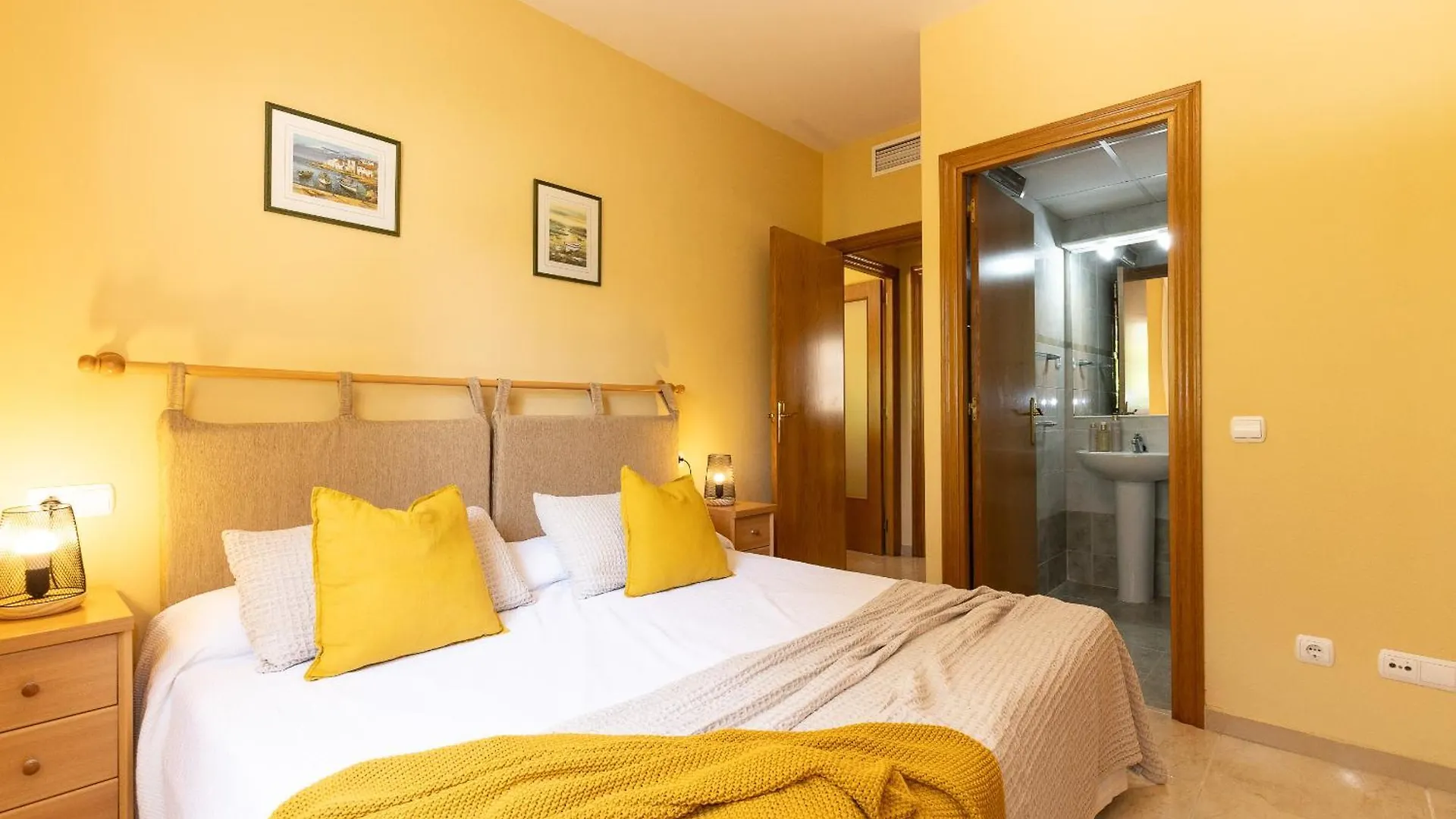 Uhc Golden Pineda Apartments La Pineda