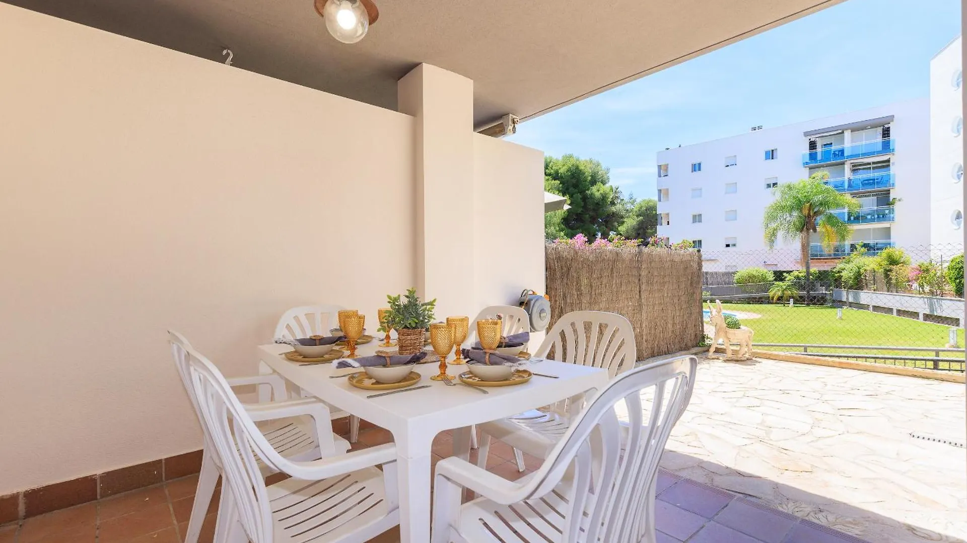 Uhc Golden Pineda Apartments La Pineda