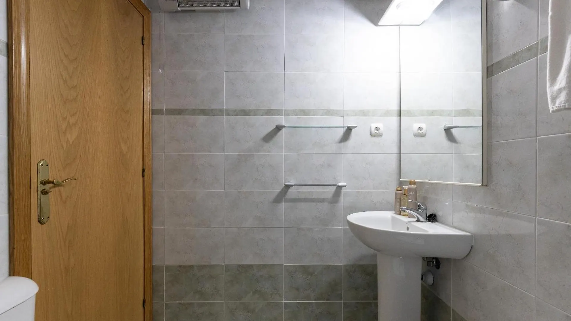 Uhc Golden Pineda Apartments La Pineda