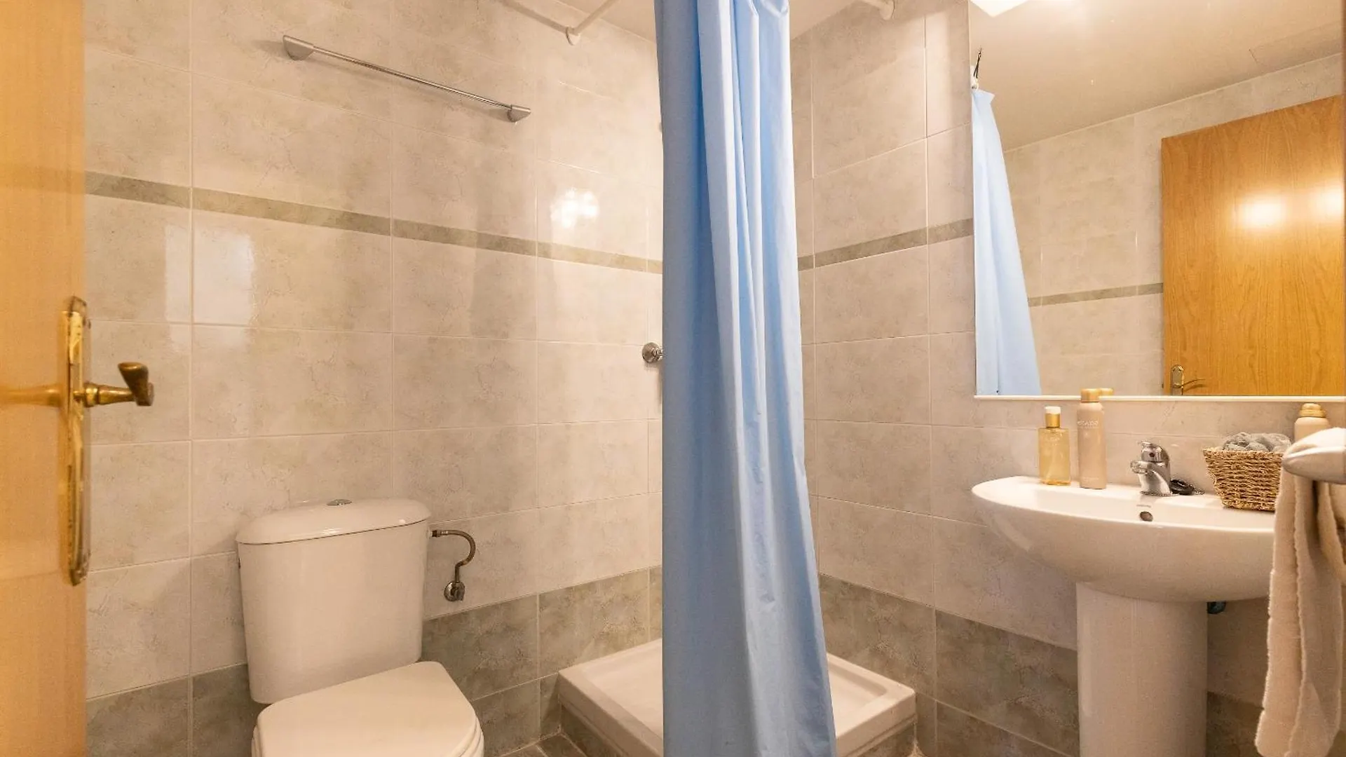 Uhc Golden Pineda Apartments La Pineda