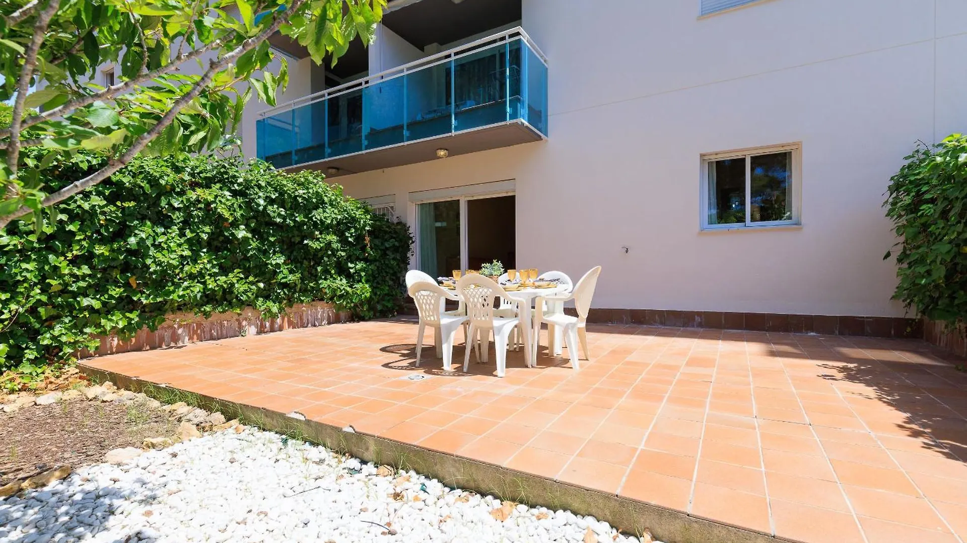Uhc Golden Pineda Apartments La Pineda
