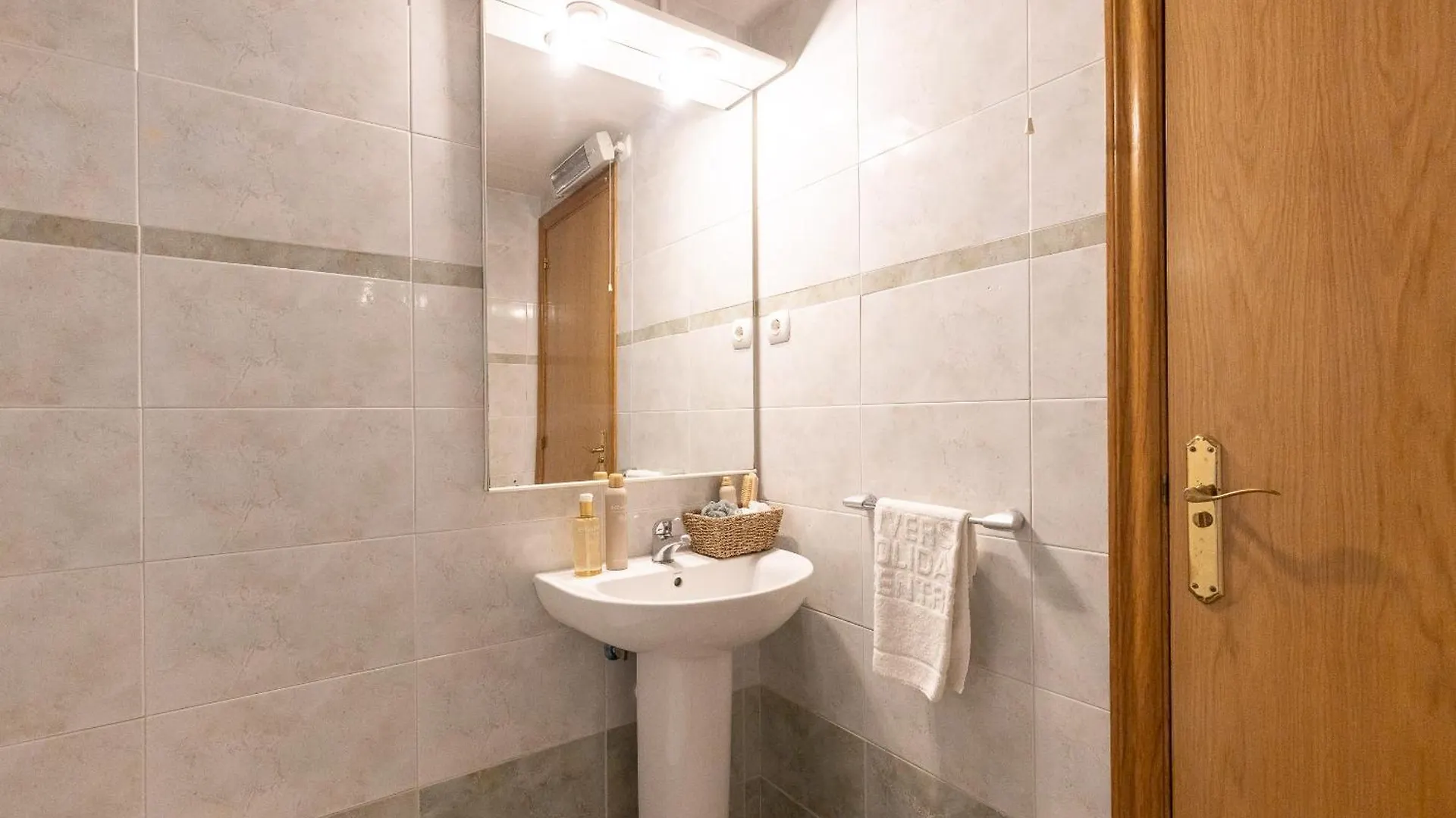 Uhc Golden Pineda Apartments La Pineda