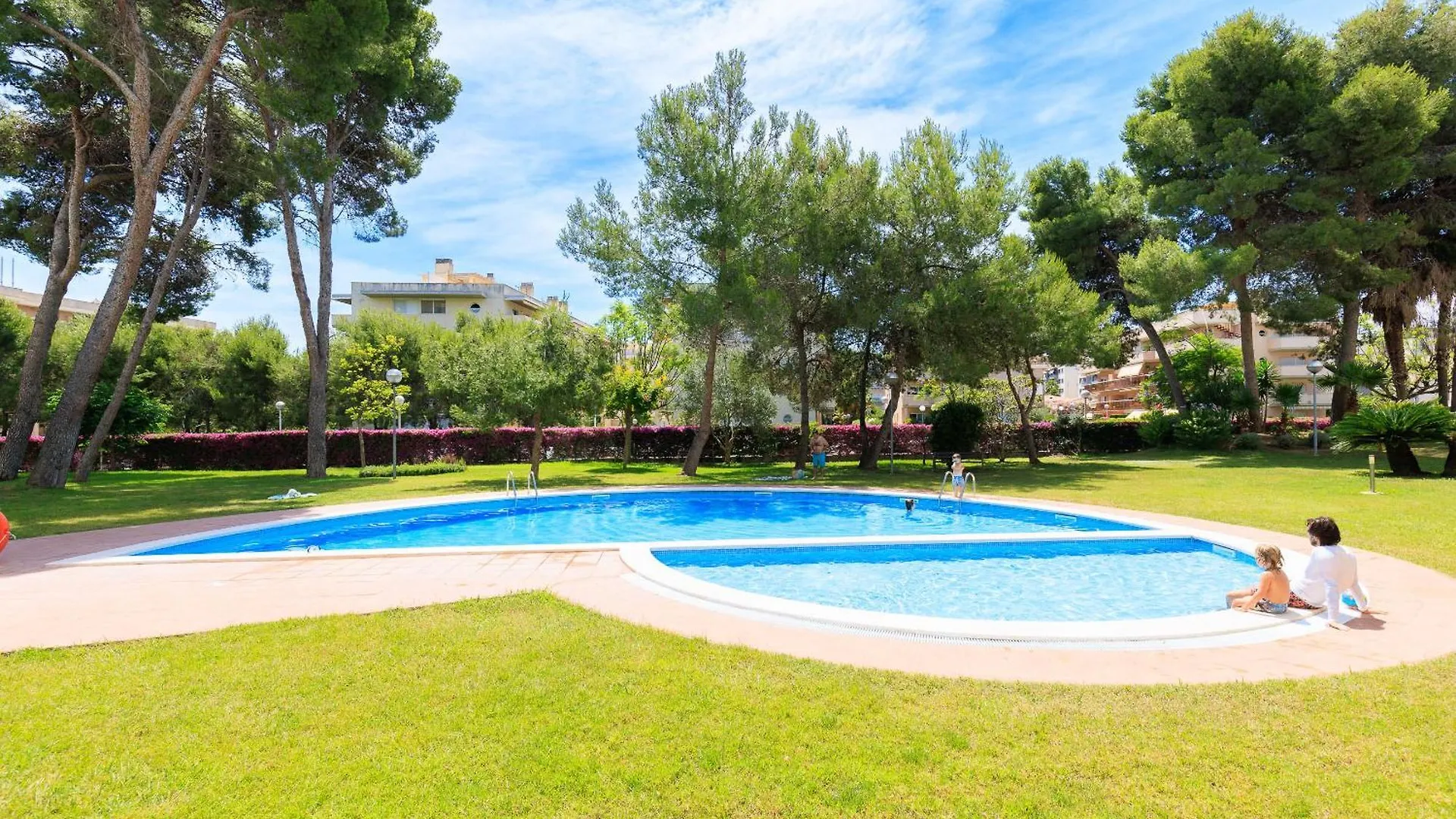 Uhc Golden Pineda Apartments La Pineda