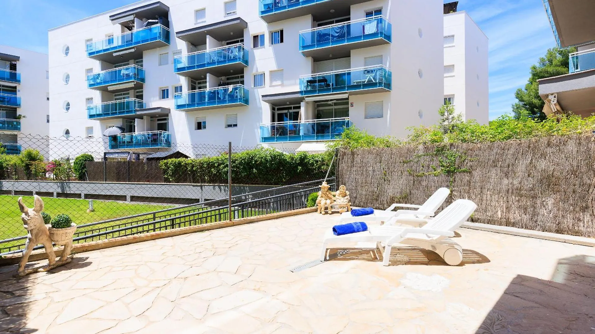 Uhc Golden Pineda Apartments La Pineda
