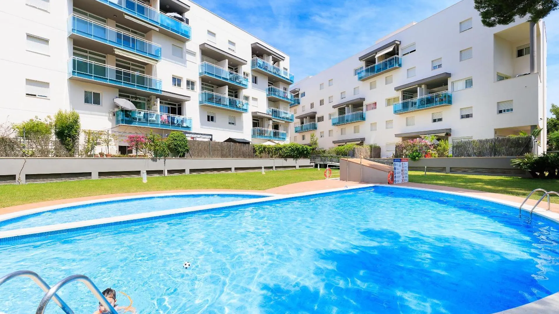 Uhc Golden Pineda Apartments La Pineda